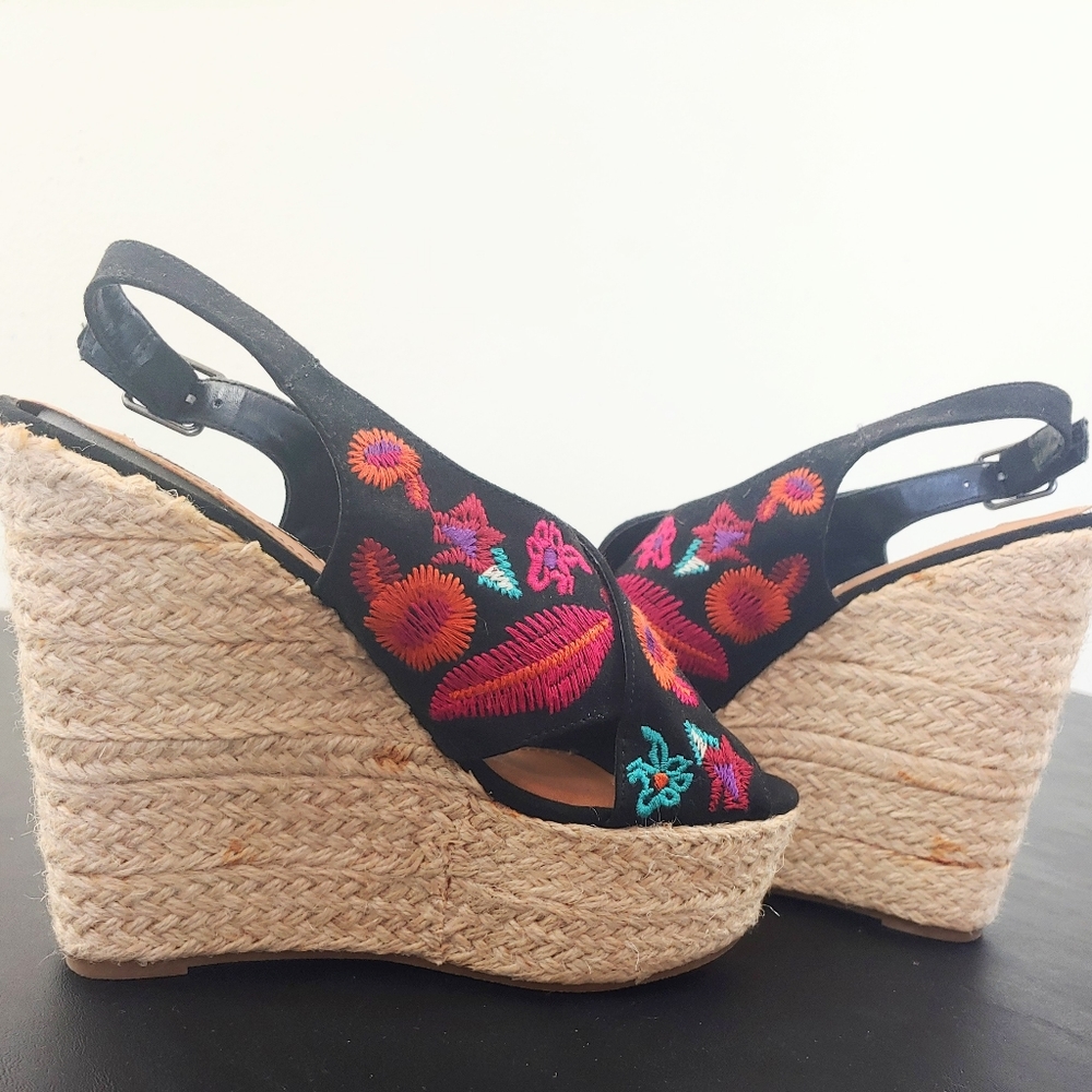 Steve Madden "Razed" Wedges - Picture 4 of 8